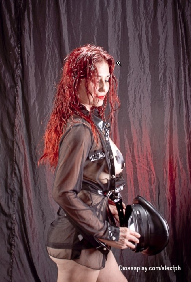 Está disponible para que compres la sesión Dark red Con la modelo Rocio
La sesión  tiene topes y desnudo