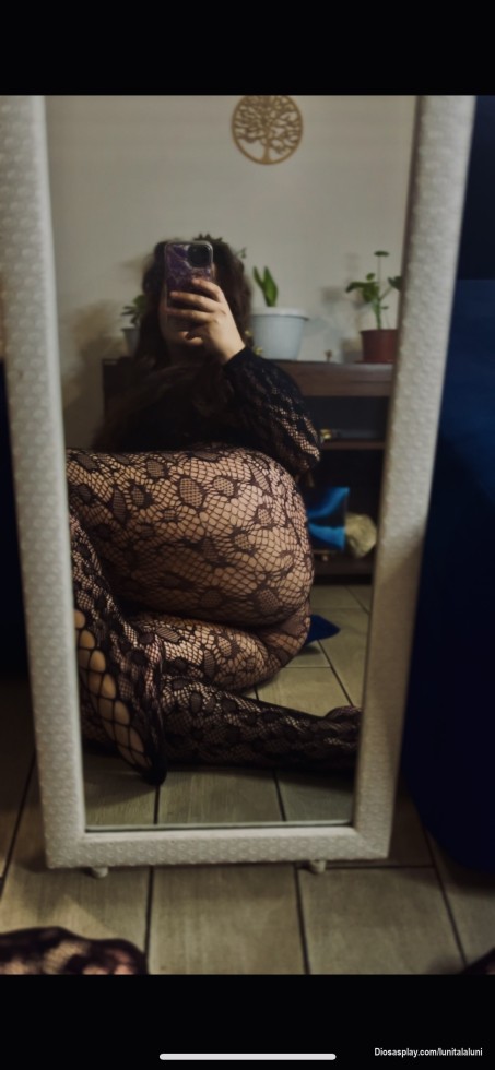 Bom día ✨
Amo como luce esta mallita sin nada debajo 🤭 ¿será que a ti también te guste mirar? 👀
Pincha el link 😘❤️‍🔥
https://arsmate.com/lunitalaluni/post/5951566